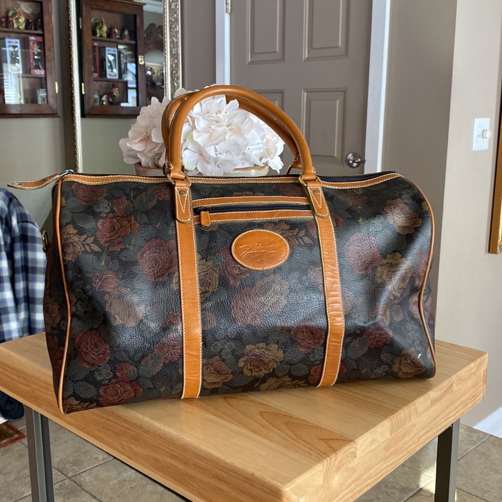 Beautiful Vintage Longchamp Paris Genuine Leather Duffle